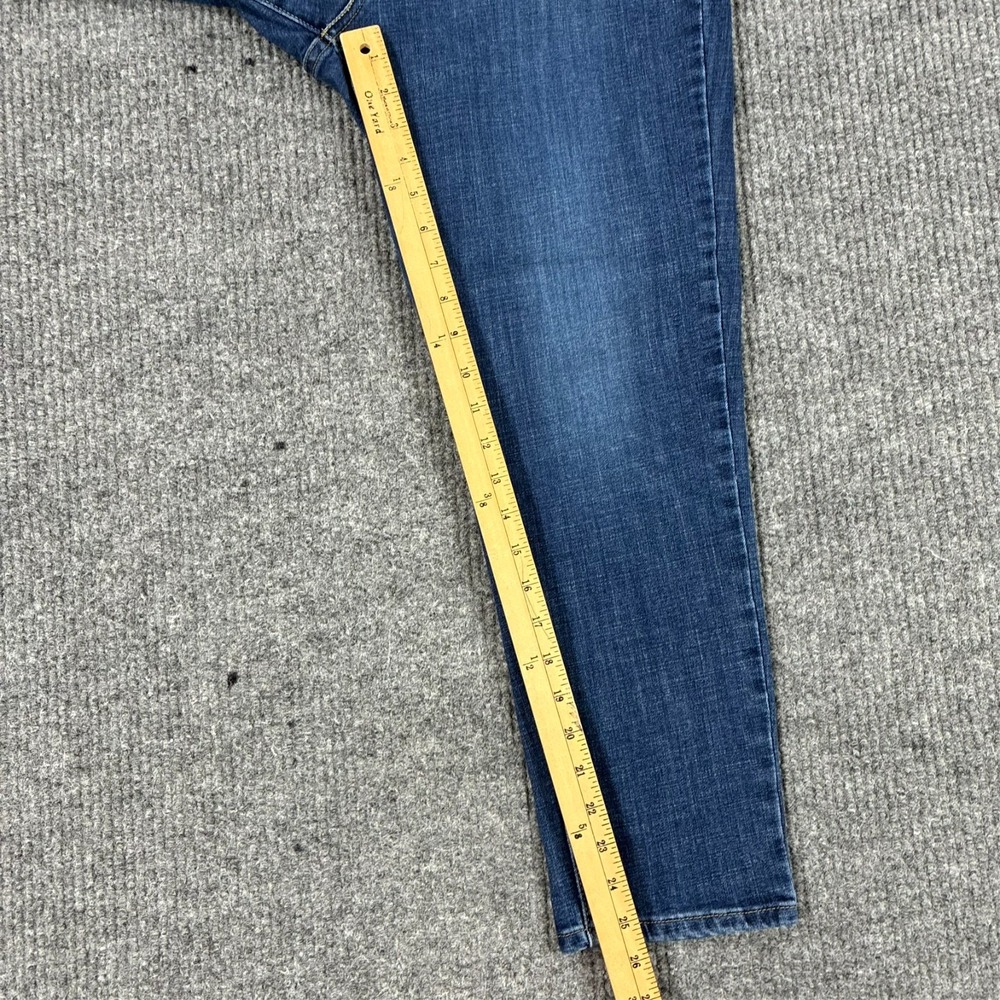 Levi's Womens Boyfriend Jeans Size 31 Medium Wash Denim Stretch Mid Rise - Picture 10 of 12